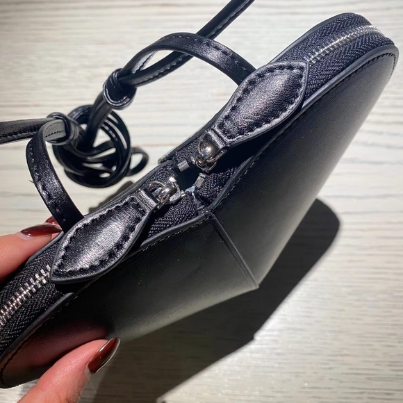 COPY - Alaia Black sculpture polished calf leather shoulder bag.The adjustable